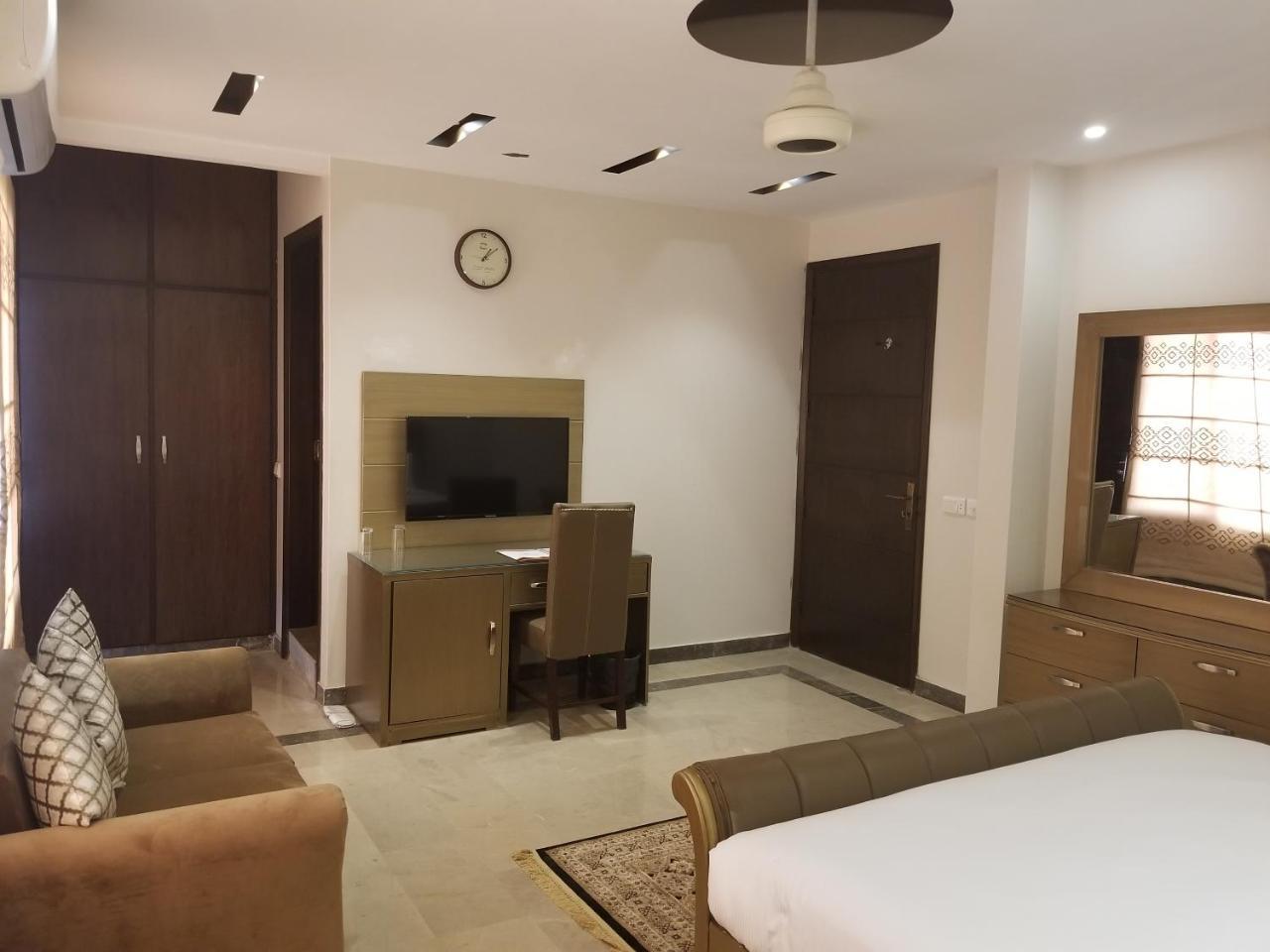 Zifan Hotel & Suites Karachi Esterno foto
