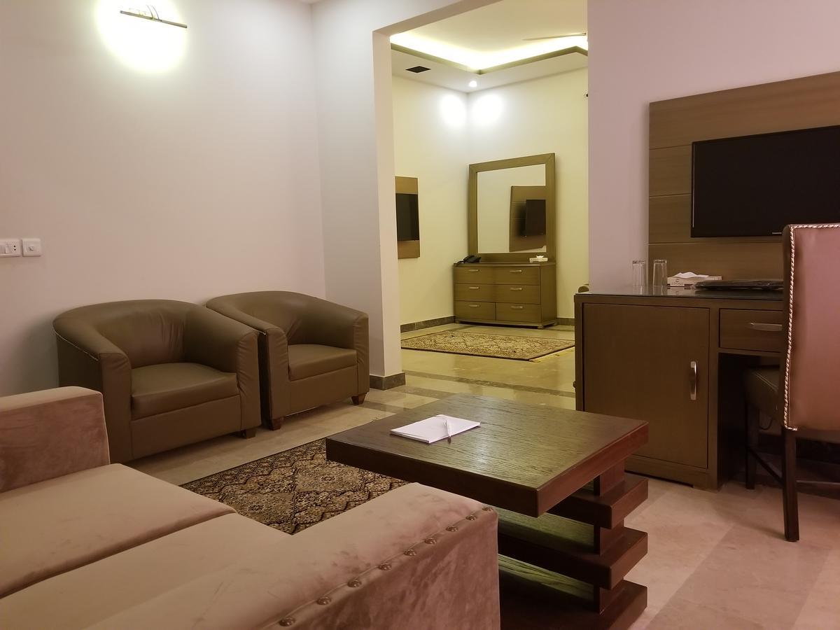 Zifan Hotel & Suites Karachi Esterno foto