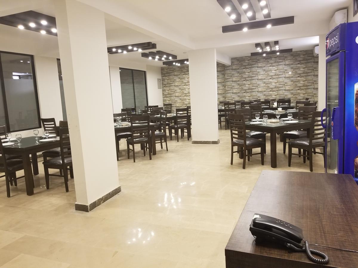 Zifan Hotel & Suites Karachi Esterno foto