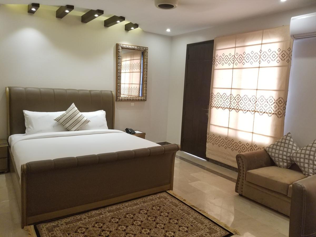 Zifan Hotel & Suites Karachi Esterno foto
