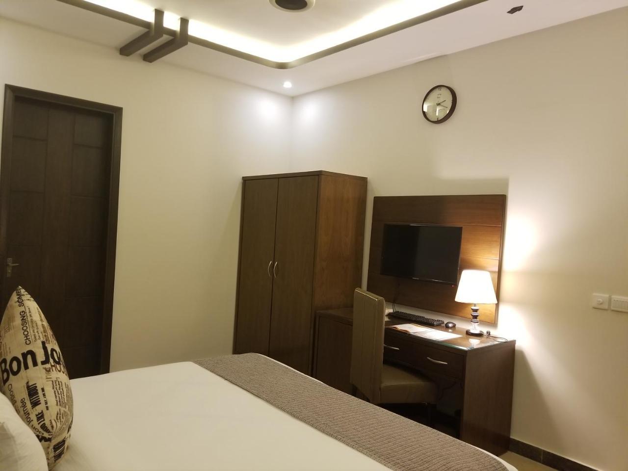 Zifan Hotel & Suites Karachi Esterno foto