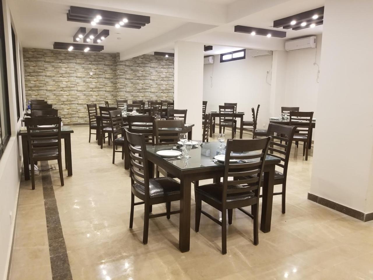 Zifan Hotel & Suites Karachi Esterno foto
