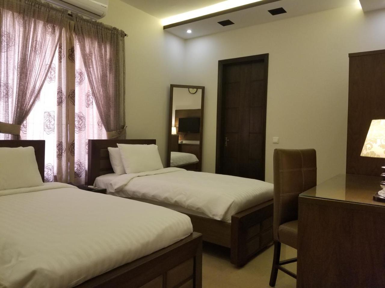 Zifan Hotel & Suites Karachi Esterno foto